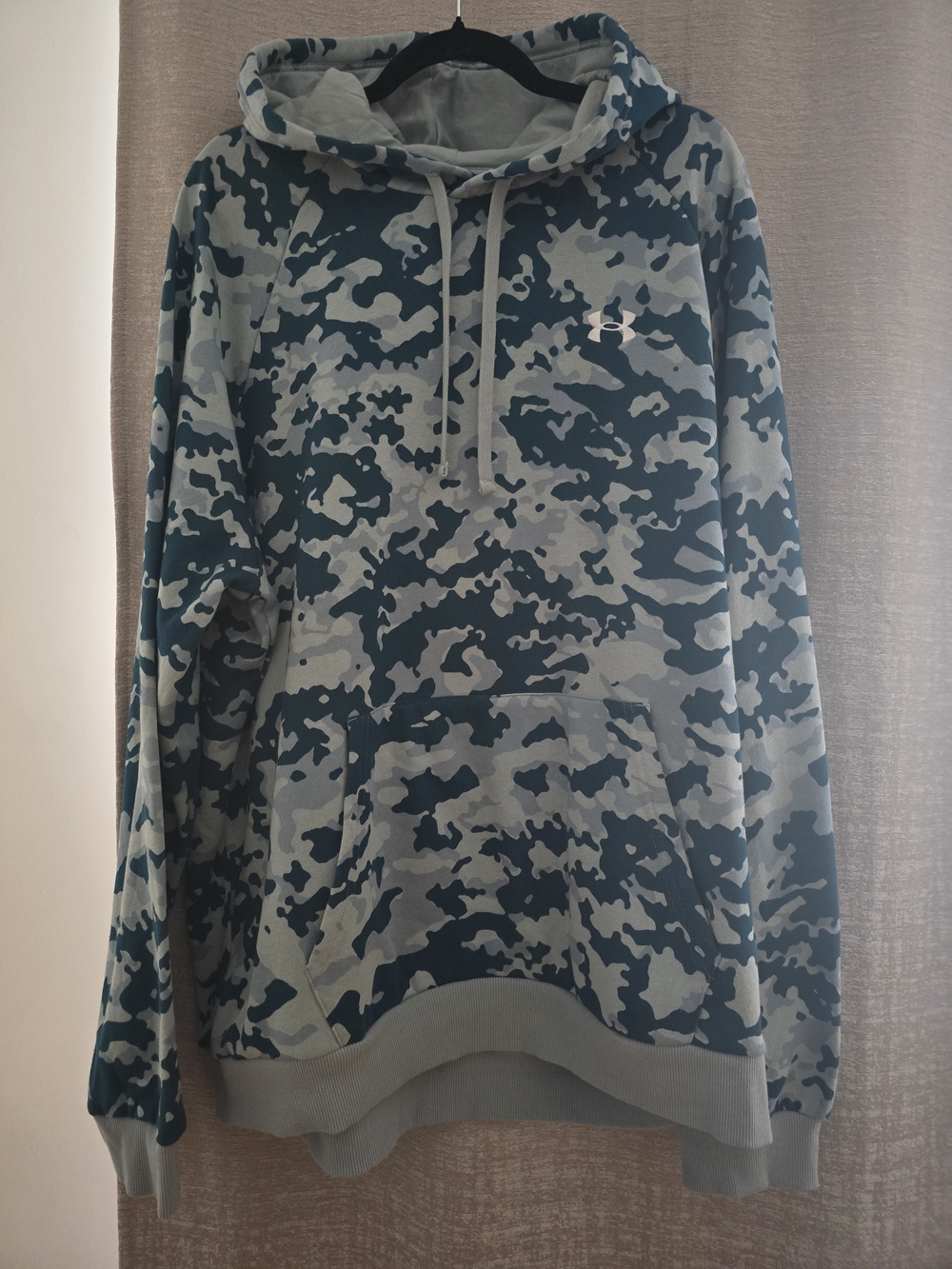 Under Armour Men’s Grey & Teal Rival Fleece Camo Hoodie